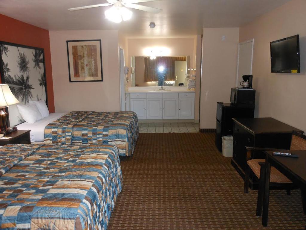 Super 8 By Wyndham El Centro Motel Exterior photo