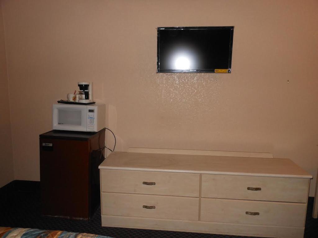 Super 8 By Wyndham El Centro Motel Exterior photo