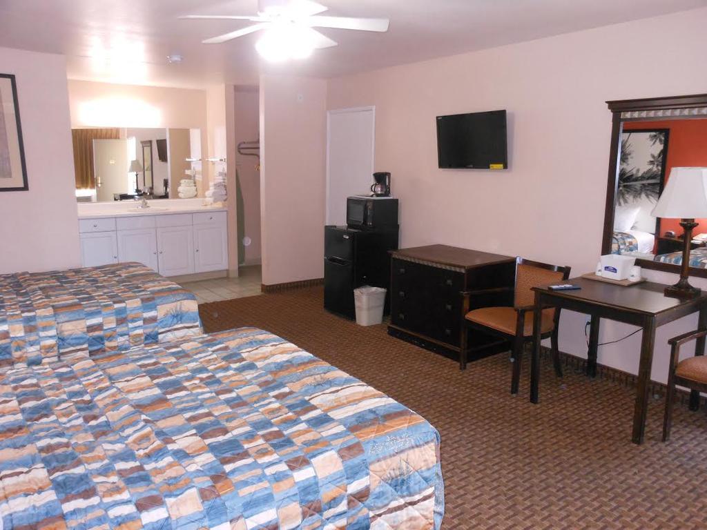 Super 8 By Wyndham El Centro Motel Exterior photo