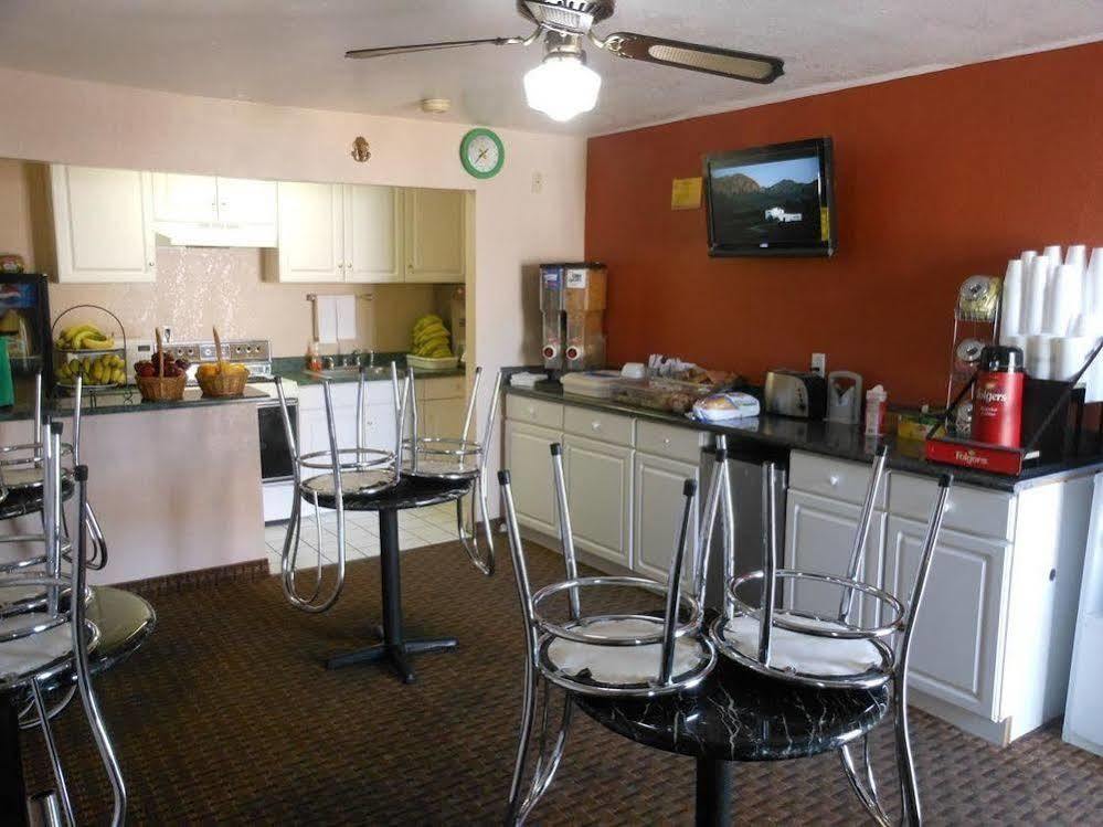 Super 8 By Wyndham El Centro Motel Exterior photo