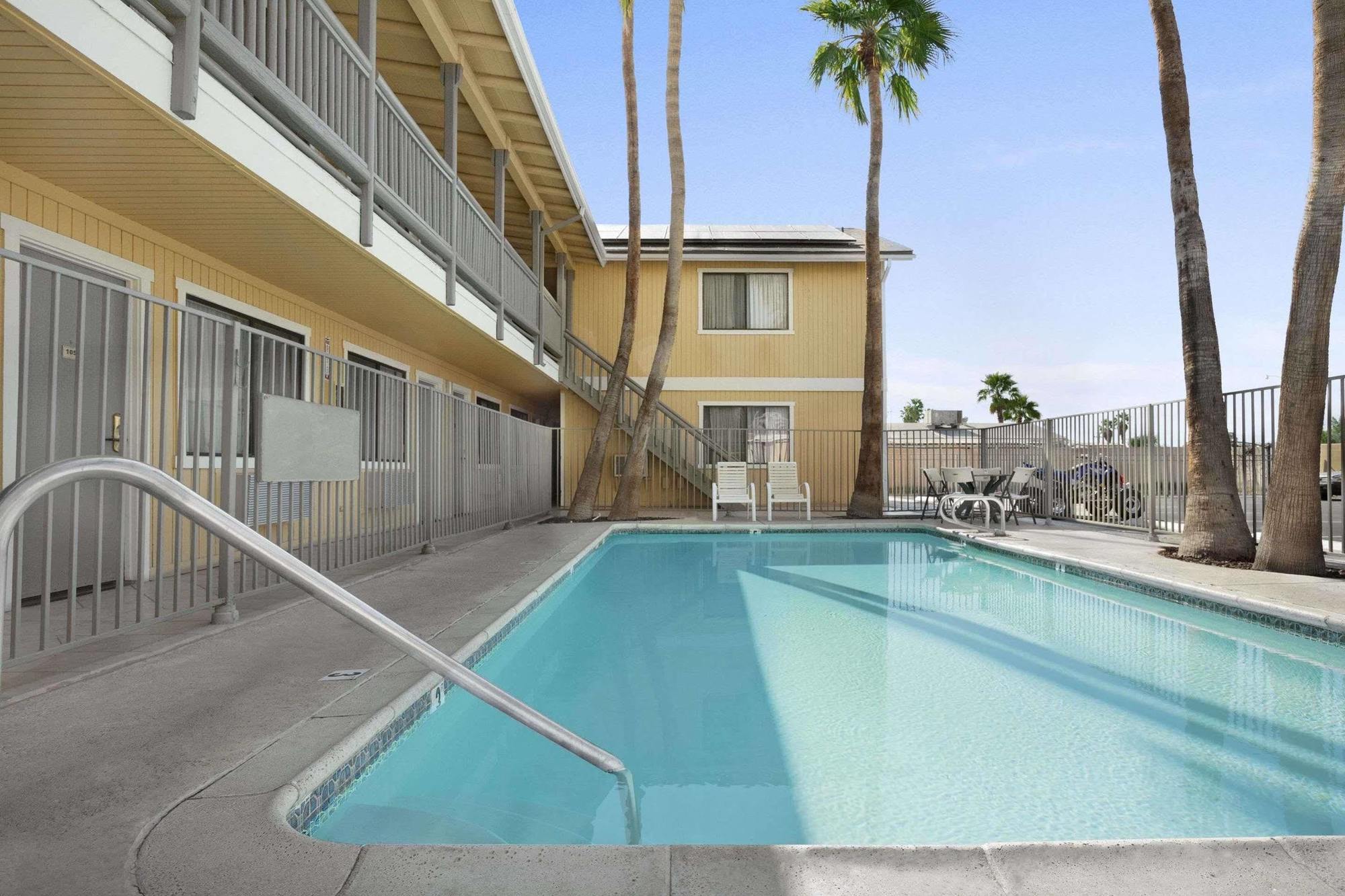 Super 8 By Wyndham El Centro Motel Exterior photo