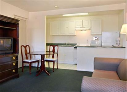Super 8 By Wyndham El Centro Motel Room photo